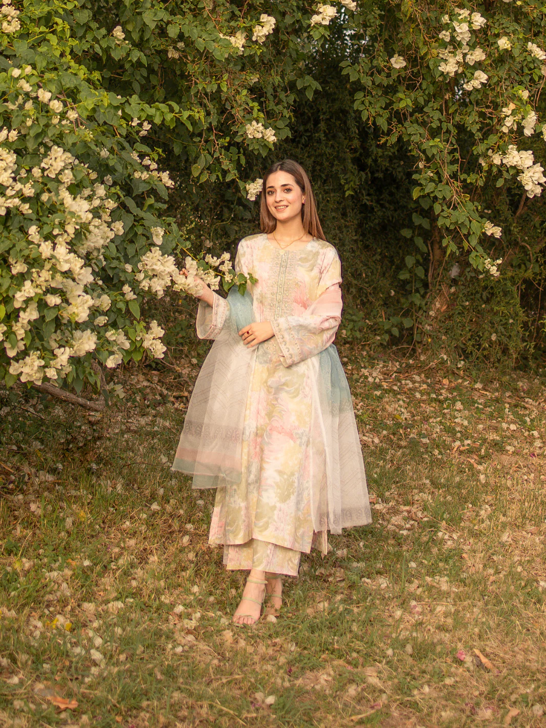 Hania Amir - Pink Blush - Image 11