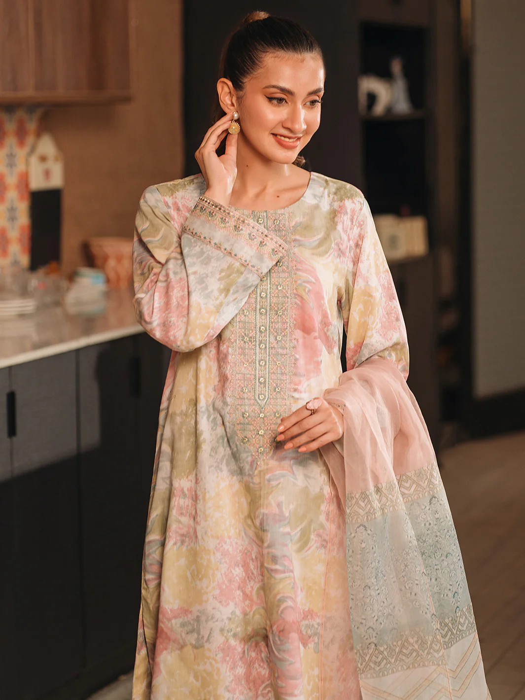 Hania Amir - Pink Blush - Image 14